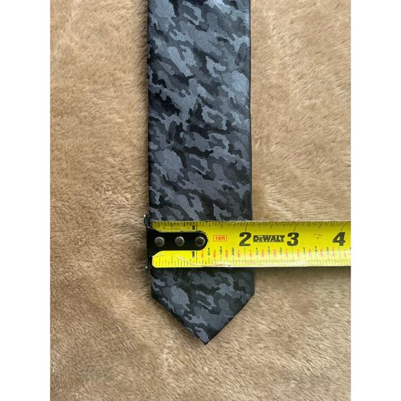 The Original Penguin Silk Tie Black Gray Camouflage 2” - Picture 4 of 4